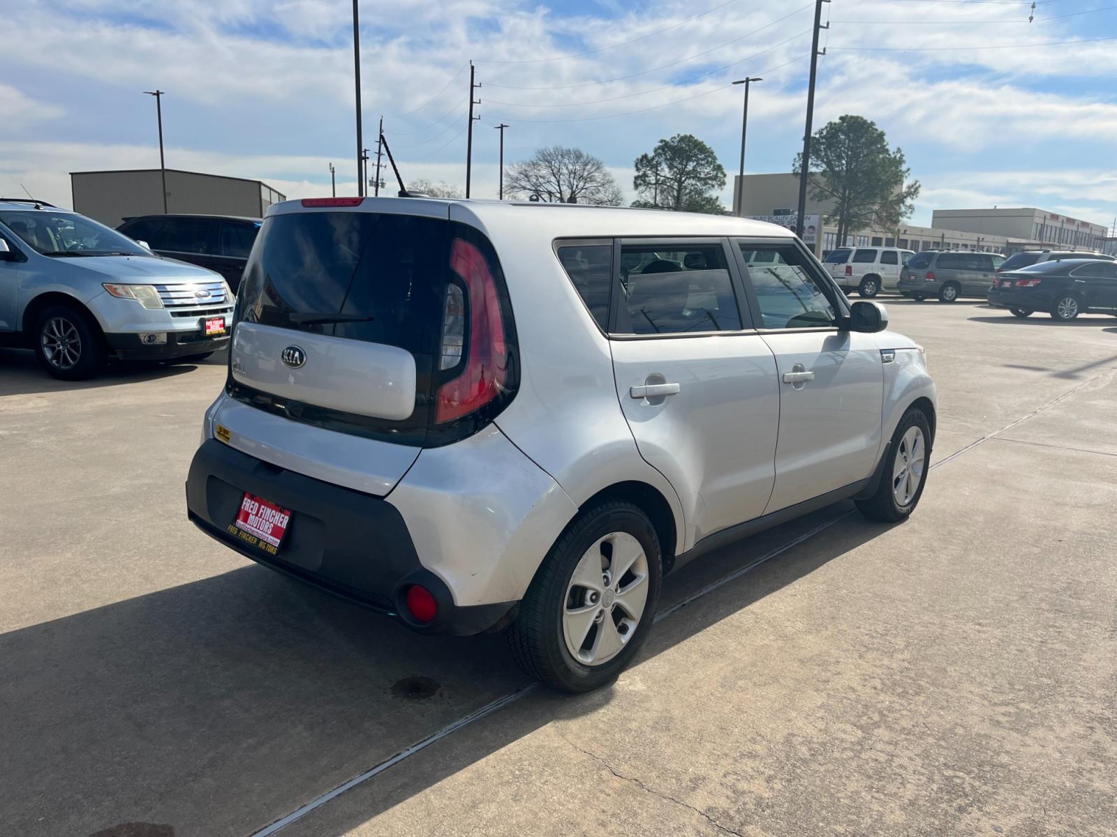 2015 SILVER /black Kia Soul Base (KNDJN2A20F7) with an 1.6L L4 DOHC 16V engine, Automatic transmission, located at 14700 Tomball Parkway 249, Houston, TX, 77086, (281) 444-2200, 29.928619, -95.504074 - Photo #6